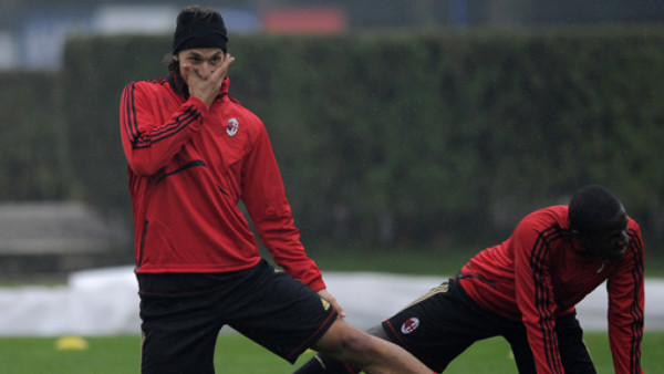 Ibrahimovic se lesiona y no estará ante el Barcelona