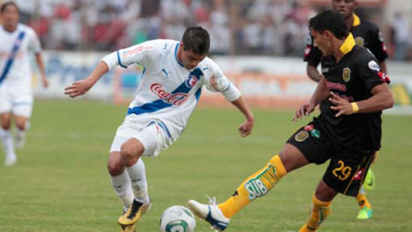 Olimpia da un paso gigante al título