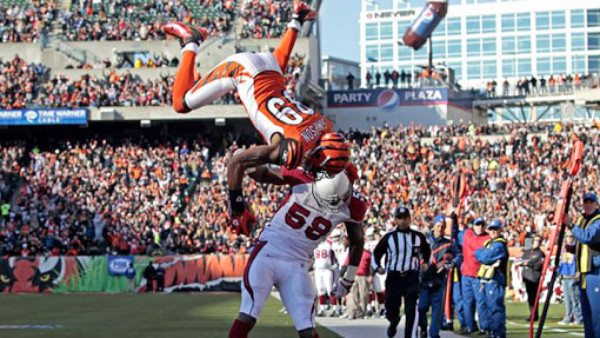 Espectacular touchdown de Jerome Simpson