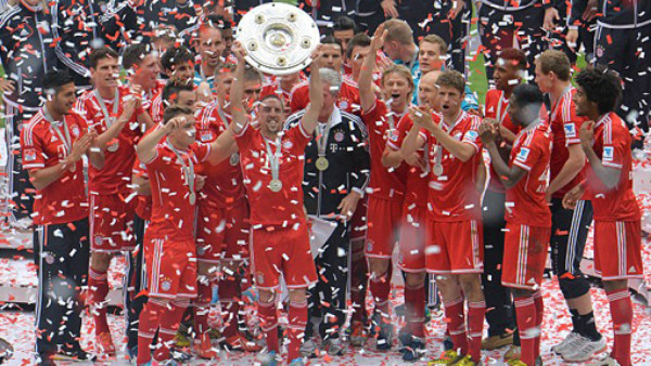 Ribéry retira la palabra a Boateng por bañarlo de cerveza