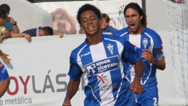 Choco Lozano anota pero se lesiona