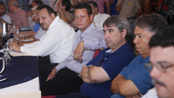 Consenso para jugar con 11 equipos