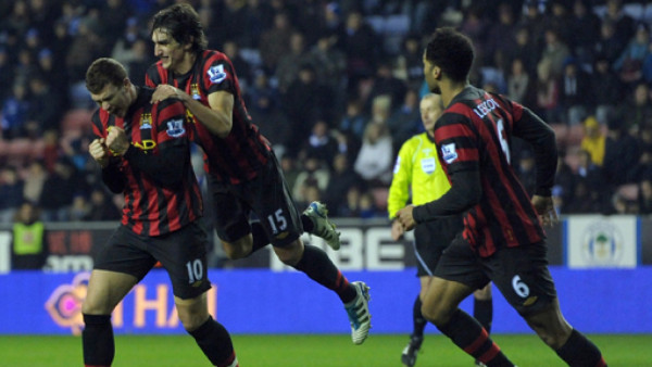 Árbitro le perdona roja a Maynor Figueroa