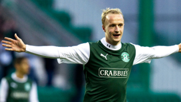 Hibernian de Jorge Claros se pone de líder en Escocia