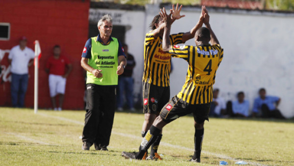 El Real España agranda su invicto