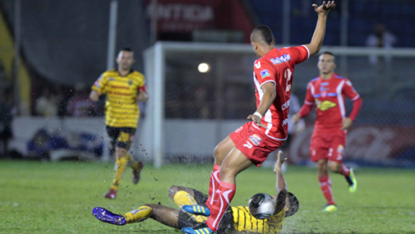 Real España dio medio paso a la final