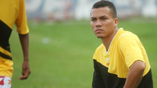 Arnold Peralta le responde al técnico del Vida