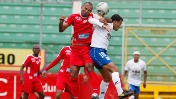 Necaxa y Choloma aburrieron en el Nacional