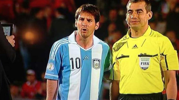 Árbitro paraguayo explica por qué se fotografió con Messi