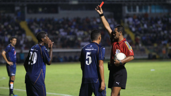 VIDEO: Manotazo de Ricky Barrios a Javier Portillo y expulsión