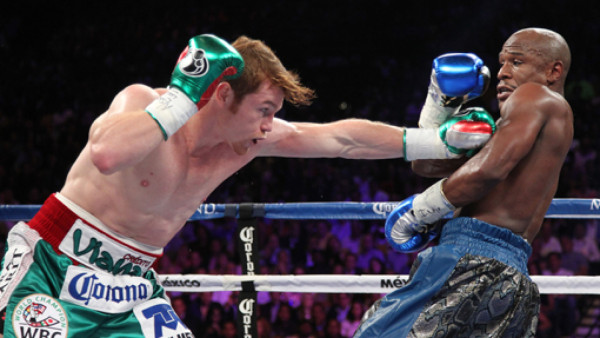 VIDEO: Así se burló Mayweather del Canelo durante la pelea