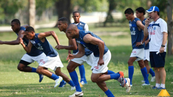 Con Ramón Núñez y 'Muma' ante El Salvador