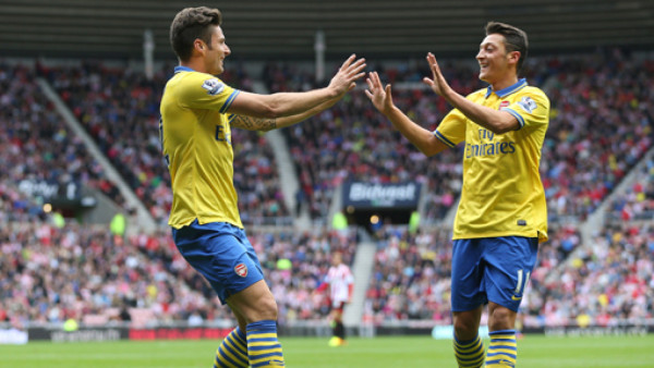 Özil debuta con brillo en triunfo del Arsenal