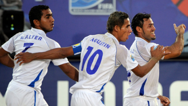 El Salvador enloquece con su selecta de fútbol playa