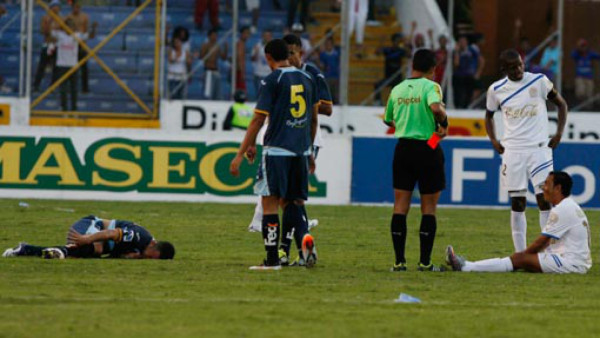 Dani jugó nueve minutos y se fue expulsado