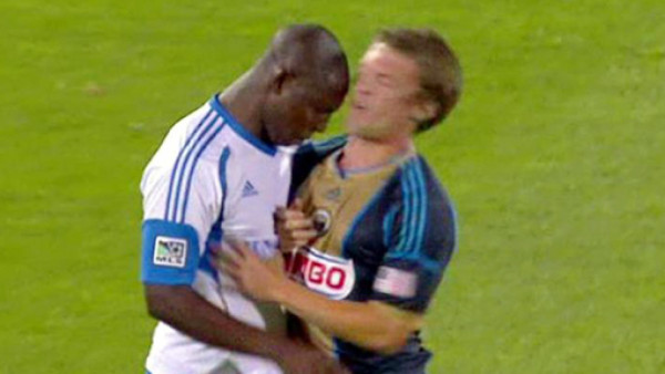 Tres partidos de suspensión por terrible cabezazo a un rival