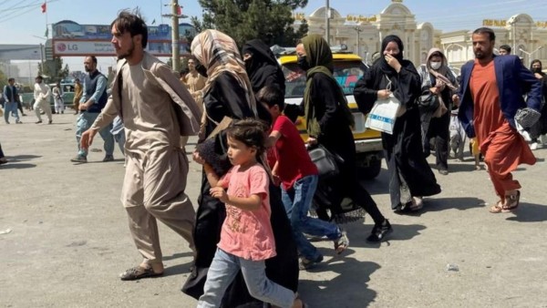 Impedimentos inhumanos: Las 29 desgarradoras prohibiciones de los Talibanes a las mujeres en Afganistán