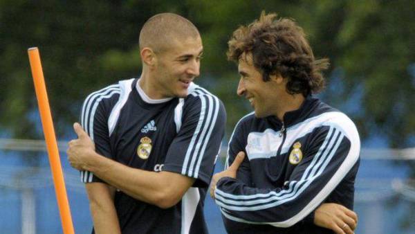Benzema llegó a jugar junto a Raúl González en el Real Madrid.