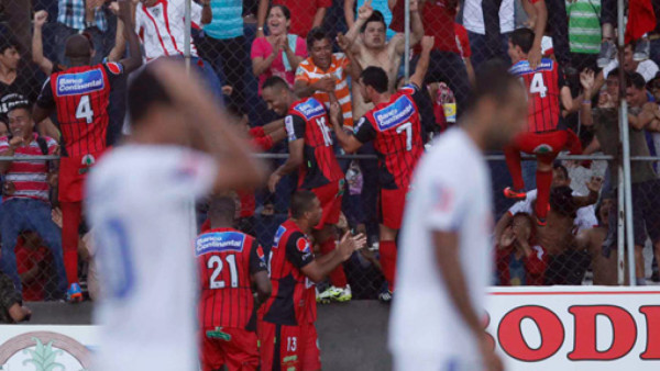Deportes Savio se baja al Olimpia del primer lugar