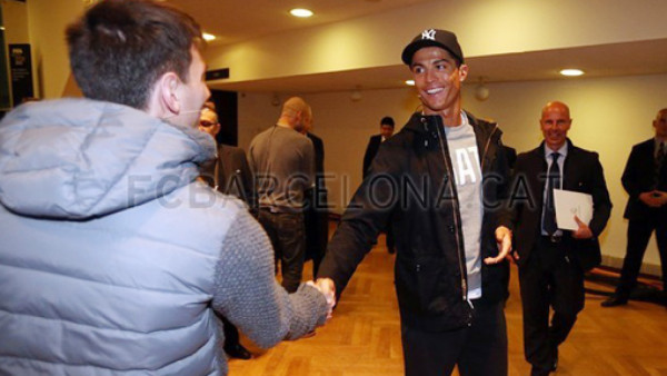 El apretón de manos entre Messi y Cristiano Ronaldo