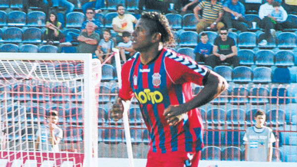 Goleado el equipo de Carlo Costly en Grecia