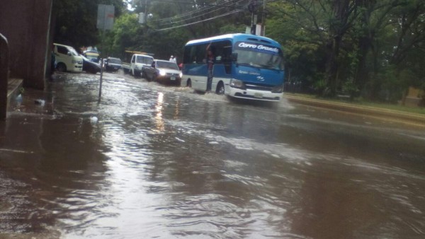 INFORME ESPECIAL: Tormenta eléctrica inunda a Tegucigalpa