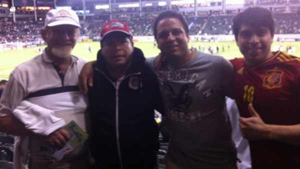 Mandá tus fotos de cómo celebraste el gol de 'Muma' si fuiste al Home Depot