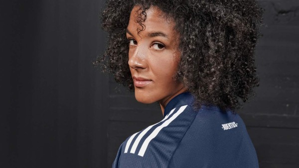 Cristiano Ronaldo presenta la segunda camiseta de la Juventus para la temporada 2020/21&nbsp;&nbsp;