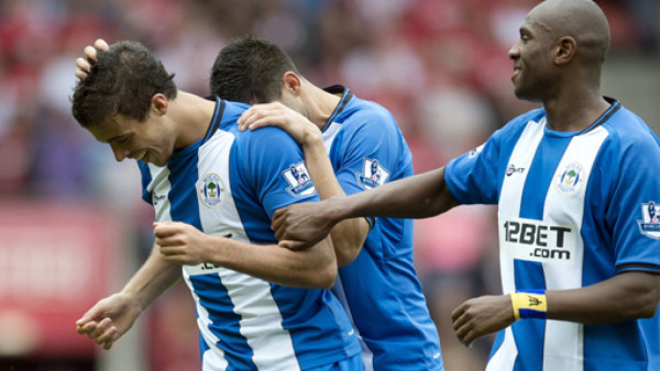 Figueroa y Wigan suman su primer triunfo en la Premier