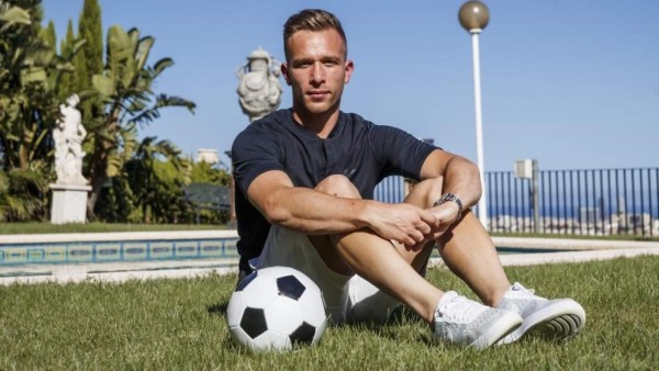 El dardo de Arthur a Messi y Barcelona: 'Cristiano Ronaldo es más accesible'