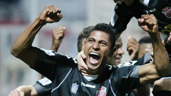 ¡Carlo Costly se estrena en Grecia!