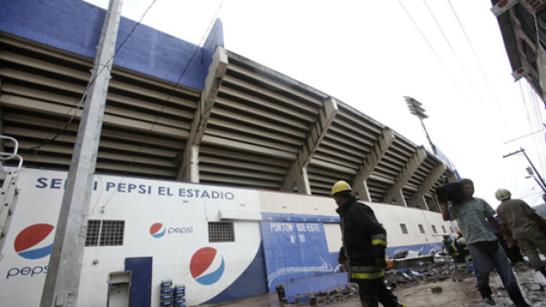 Cedió el muro del Nacional