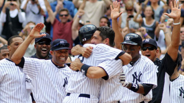 Derek Jeter hace historia con su hit 3000