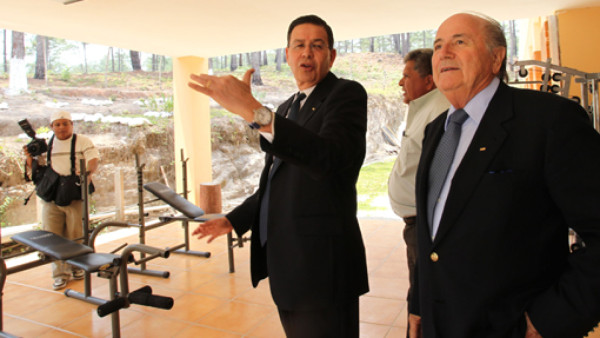 Joseph Blatter inaugura Proyecto Gol en Siguatepeque