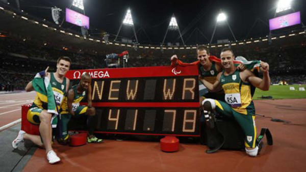 Pistorius conserva su título y bate récord en 400 m Paralímpicos