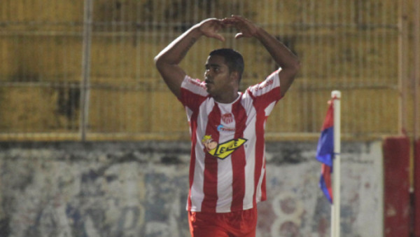 Eddie Hernández salvó al Motagua