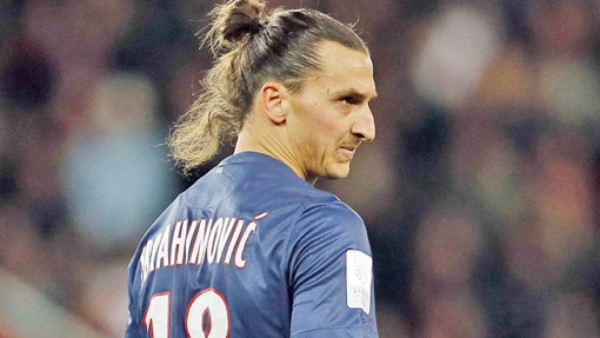 La pelea de Zlatan con el cuarto árbitro