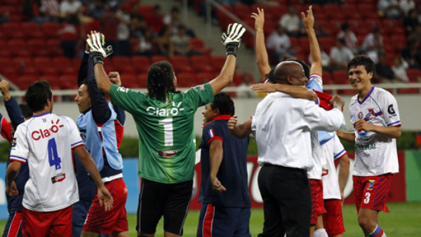 Hernán Medford, técnico de Xelajú, dedicó eliminación de Chivas a Faitelson