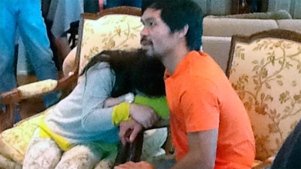 Pacquiao y su esposa rompen en llanto