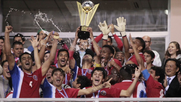 Costa Rica llama a 14 legionarios para enfrentar a Panamá