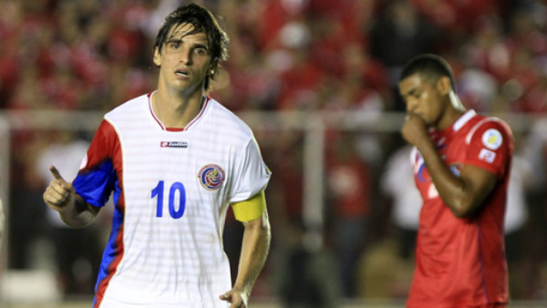 'Chilena” de Bryan Ruiz salva a Costa Rica en Panamá