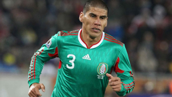 Travesti delata a Carlos Salcido