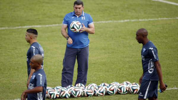Honduras ya se prueba con la Brazuca previo al Mundial