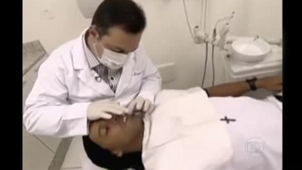 VIDEO: Ronaldinho estrena sonrisa de Hollywood
