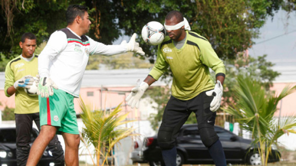 Shane Orio entrena vendado para la final