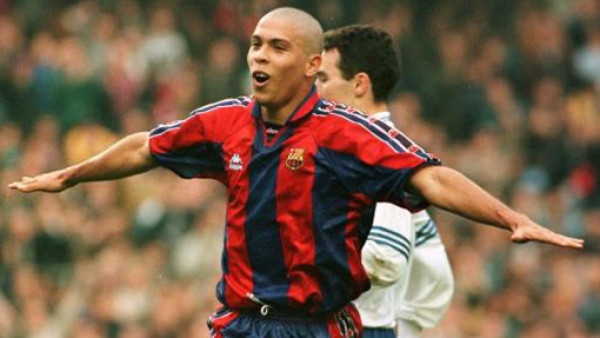 Libro revela que Ronaldo hizo un trío en el Camp Nou