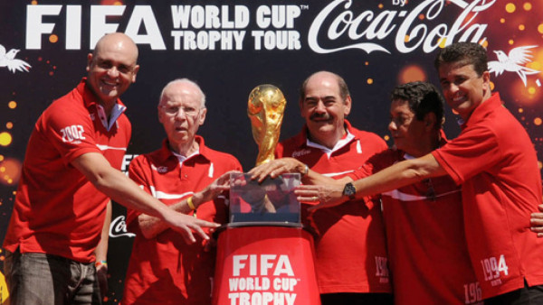 El trofeo del Mundial 2014 comienza su gira