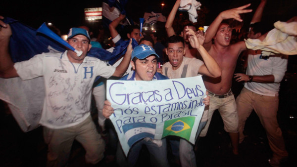 Honduras explota de felicidad celebrando boleto al Mundial