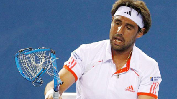 Tenista Baghdatis rompió cuatro raquetas en 25 segundos