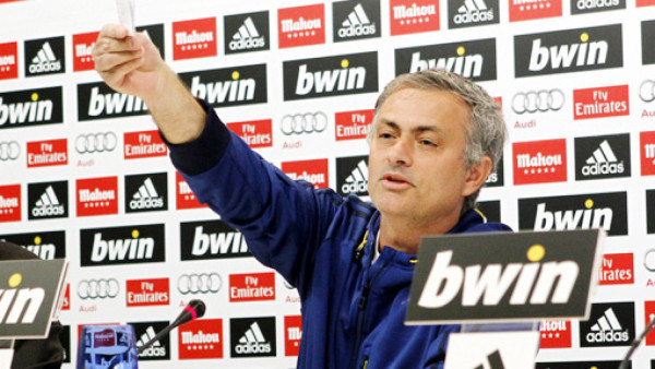 Los 'célebres” papelitos de Mourinho en conferencias